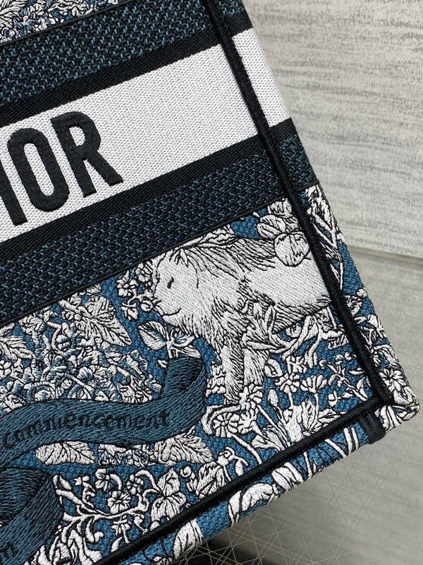 MEIDUM 36 BOOK TOTE IN BLACK CANVAS 226297