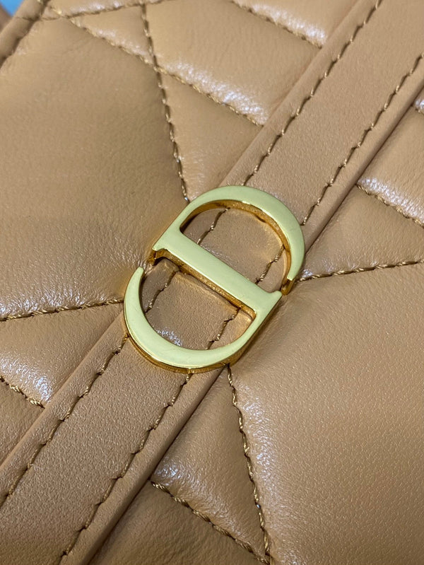 Sac Miss Caro Dior 2025 18 cm en cuir d'agneau Macrocannage marron clair 272804