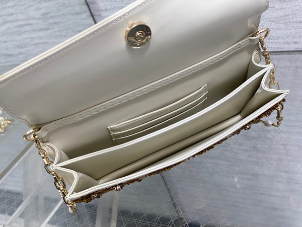 Sac Brodé de Micro-perles et Sequins Dior 2025 Cuir de Veau Blanc Or 21cm 270503