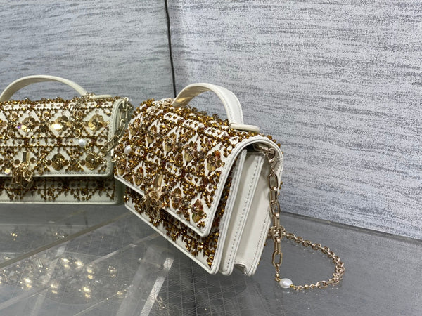 Sac Brodé de Micro-perles et Sequins Dior 2025 Cuir de Veau Blanc Or 21cm 270503