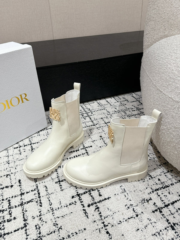 CD Miss Dior Chelsea Boots In White Calfskin 103728