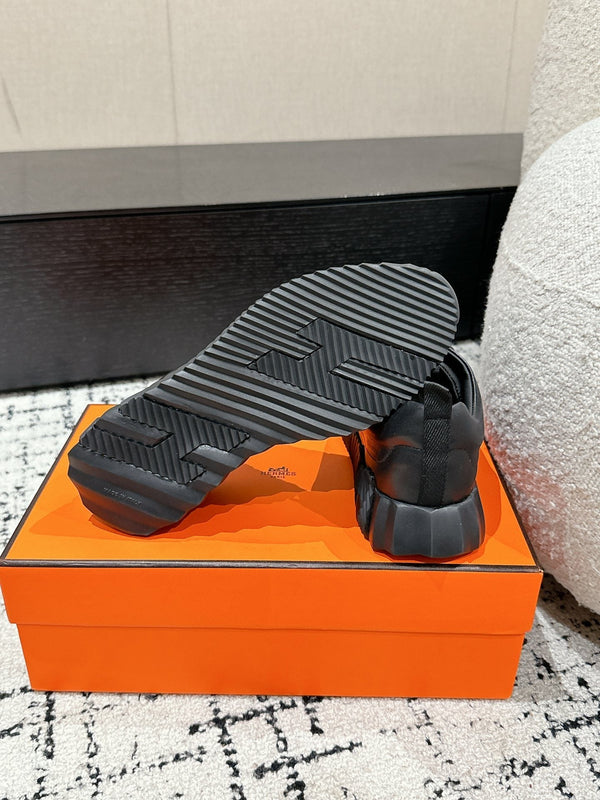 Sneaker HM Jump in pelle di vacchetta nera 985306