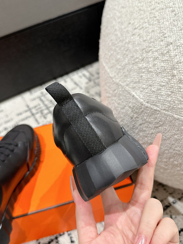 Sneaker HM Jump in pelle di vacchetta nera 985306