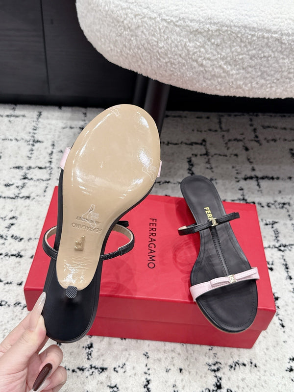 FG 26s T-strap Slippers Black Leather 923516