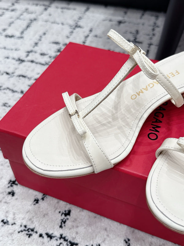 FG 26s T-strap Slippers Cream Leather 923519