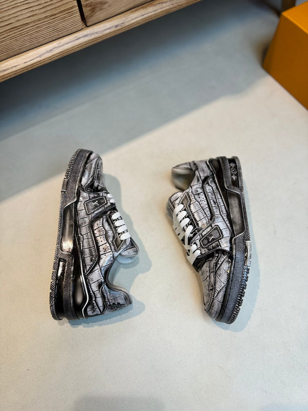 LV MEN'S LUXURY DESIGNER SPORTS BLACK SNEAKERS