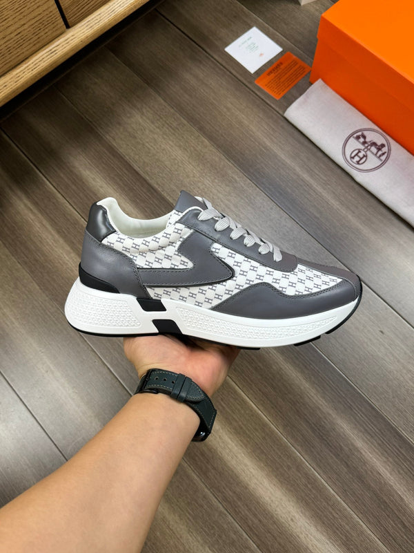 HM PRINTED SNEAKER WHITE AND GRAY TOTEM FABRIC