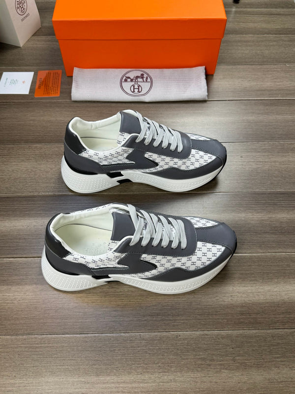 HM PRINTED SNEAKER WHITE AND GRAY TOTEM FABRIC