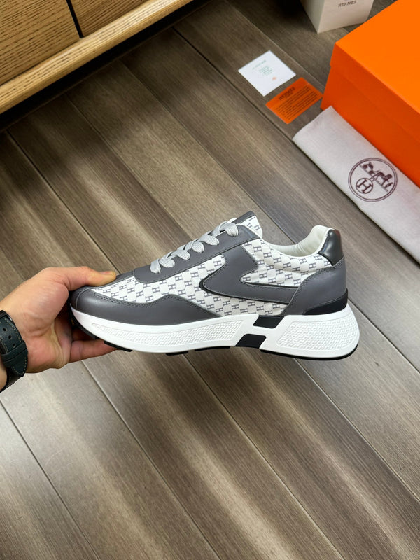 HM PRINTED SNEAKER WHITE AND GRAY TOTEM FABRIC