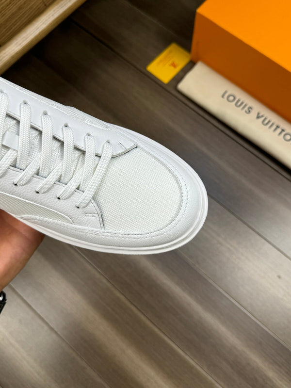 LV TRAINER SNEAKER WHITE AND BLACK CALFSKIN AND BREATHABLE FABRIC