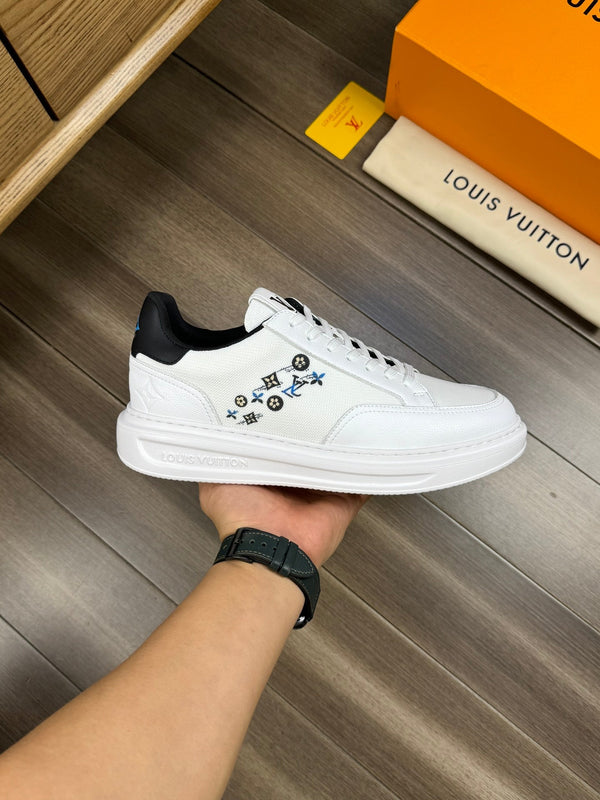 LV TRAINER SNEAKER WHITE AND BLACK CALFSKIN AND BREATHABLE FABRIC