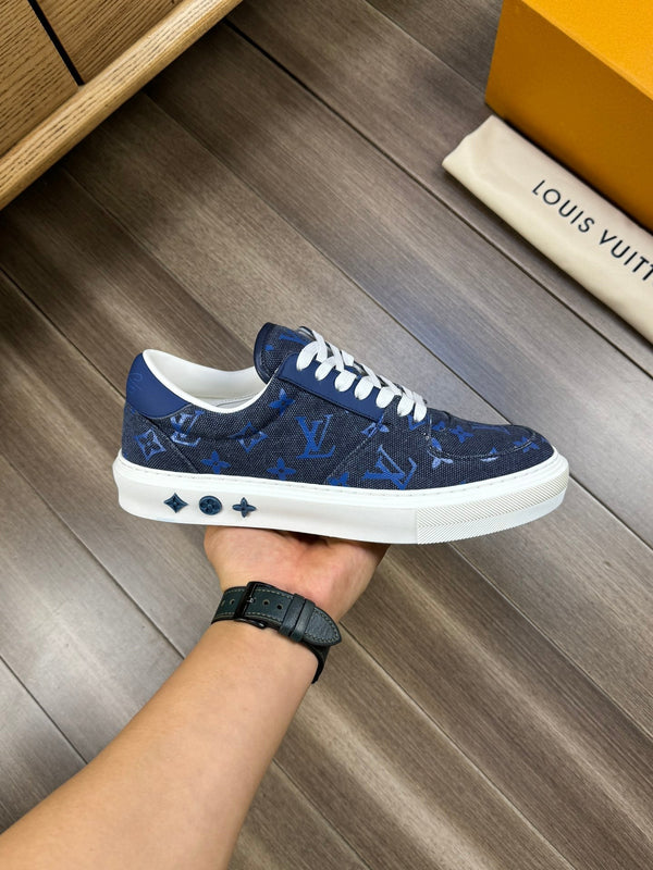 SNEAKER LV TRAINER IN DENIM CON MONOGRAMMA NERO E BLU
