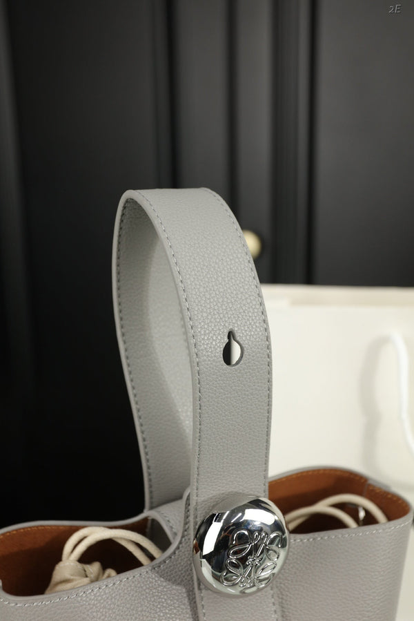 SECCHIELLO LOE MINI 19 PEBBLE IN PELLE DI VITELLO GRIGIO ACCIAIO MELLOW