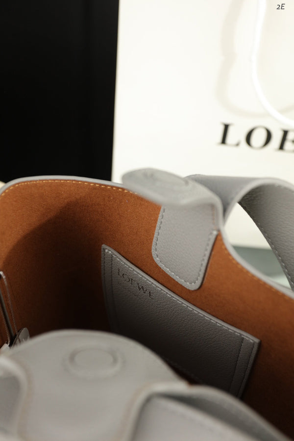 SECCHIELLO LOE MINI 19 PEBBLE IN PELLE DI VITELLO GRIGIO ACCIAIO MELLOW