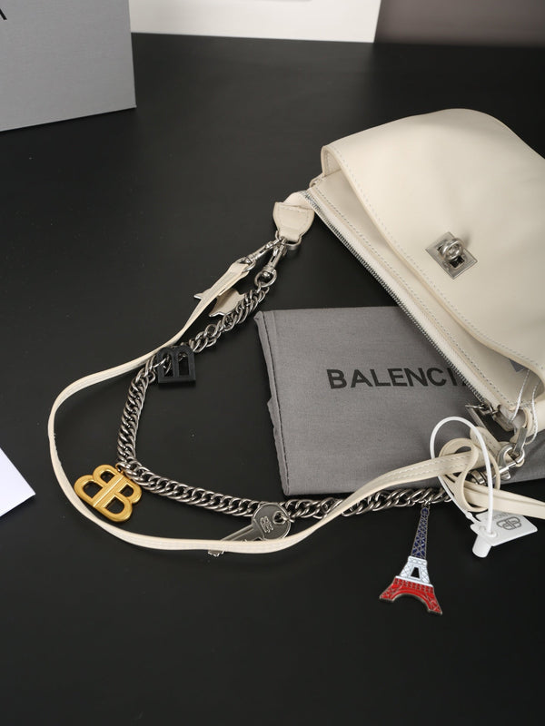 CHAIN CLASSIC BAG 22 IN WHITE SMOOTH CALFSKIN SILVER HARDWARE