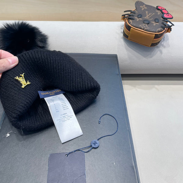 KNITTED BEANIE HAT IN BLACK WOOL AND FOX FUR 409788
