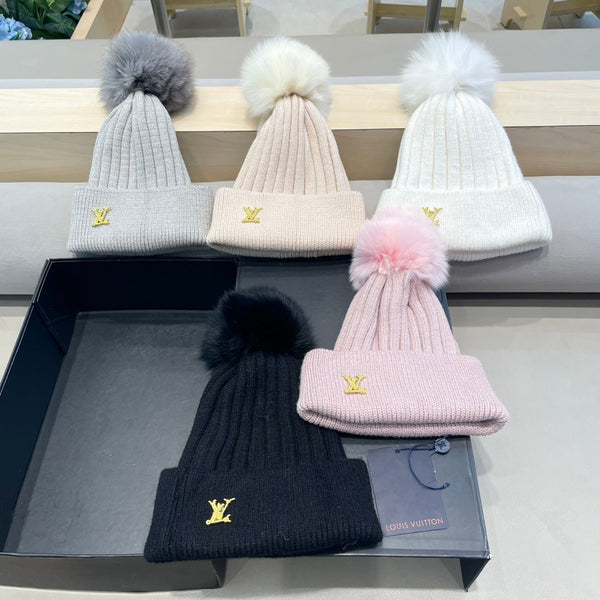 KNITTED BEANIE HAT IN LIGHT PINK WOOL AND FOX FUR 409789