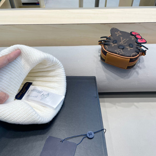 BERRETTO IN MAGLIA DI LANA BIANCA E PELLICCIA DI VOLPE 409790