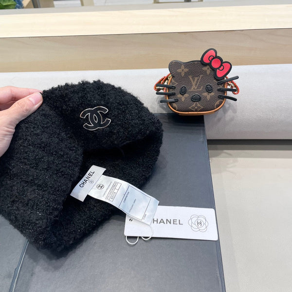 BEANIE HAT IN BLACK WOOL 413326