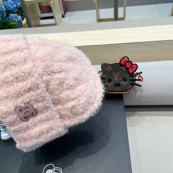 BEANIE HAT IN LIGHT PINK WOOL 413329