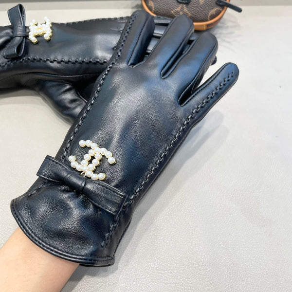 GLOVES IN BLACK LAMBSKIN 415820