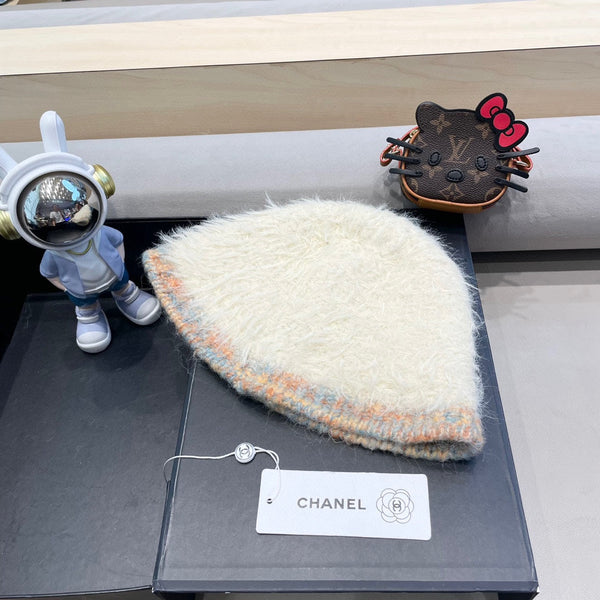 BUCKET HAT IN BISQUE BEIGE LAMB FUR 419467