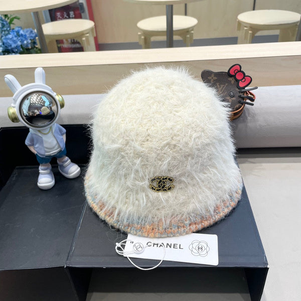 BUCKET HAT IN BISQUE BEIGE LAMB FUR 419467