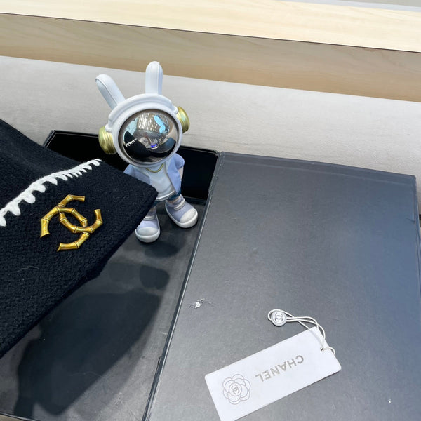 CAPPELLO IN MAGLIA DI LANA NERA 424303