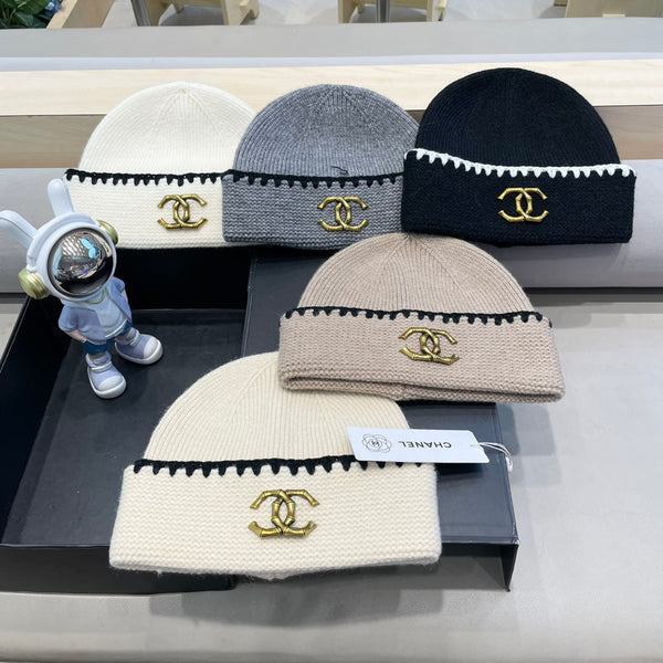 CAPPELLO IN MAGLIA DI LANA NERA 424303