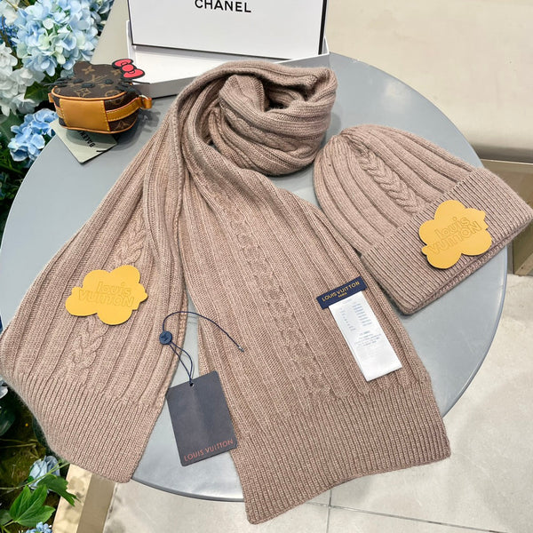 SET SCARF AND HAT IN LIGHT BROWN WOOL 419146