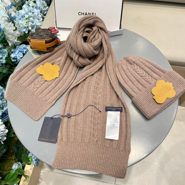 SET SCARF AND HAT IN LIGHT BROWN WOOL 419146