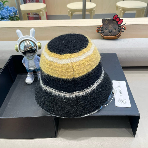 BUCKET HAT IN COLORFUL FLEECE 421129