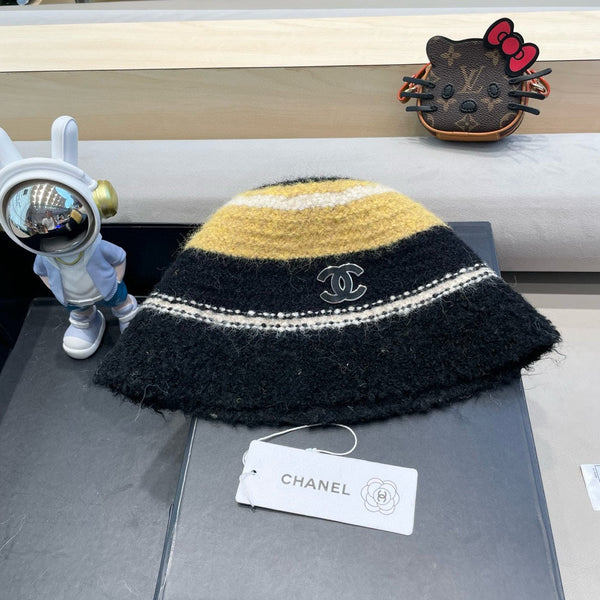 BUCKET HAT IN COLORFUL FLEECE 421129