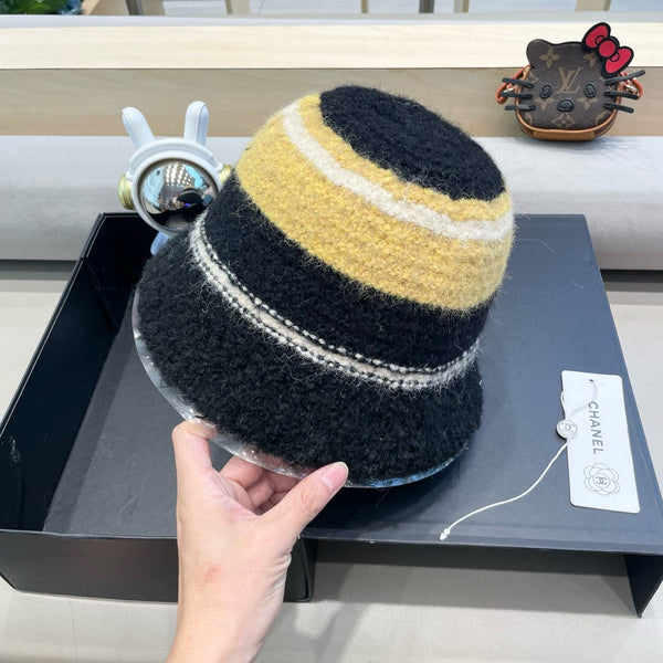 BUCKET HAT IN COLORFUL FLEECE 421129