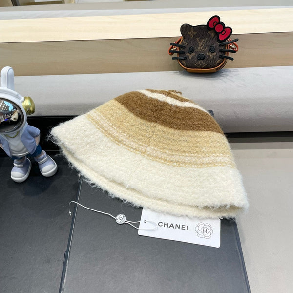 BUCKET HAT IN COLORFUL FLEECE 421130