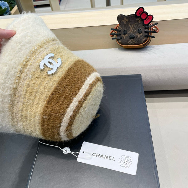 BUCKET HAT IN COLORFUL FLEECE 421130