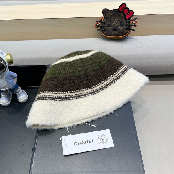 BUCKET HAT IN COLORFUL FLEECE 421131