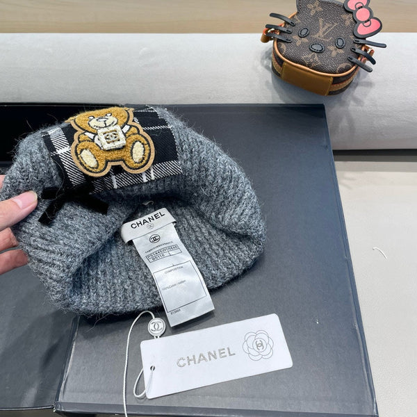 BERRETTO IN LANA GRIGIO SQUALO CON FIOCCO 421252