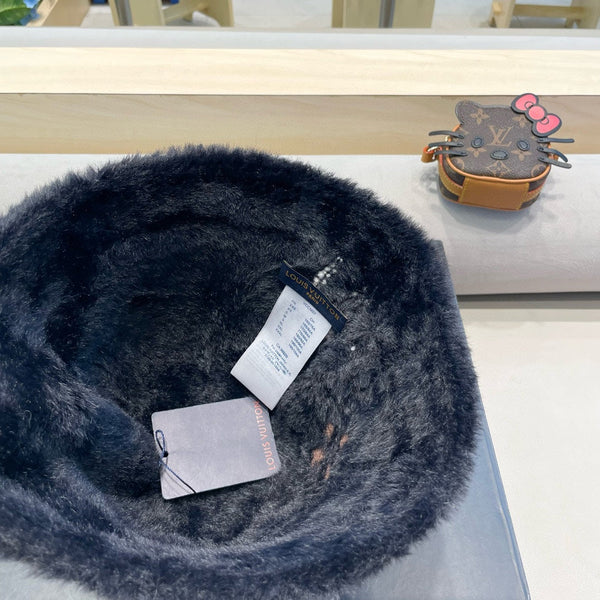 CAPPELLO A SECCHIELLO IN PELLICCIA DI CONIGLIO NERO 421260