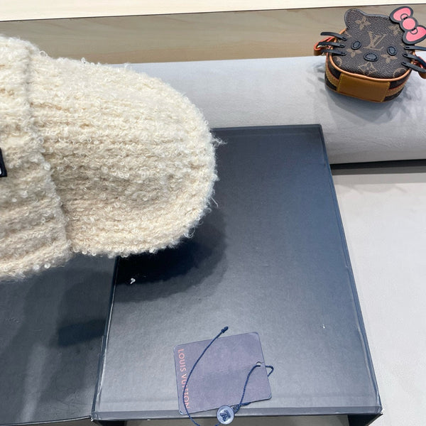 BERRETTO IN MAGLIA DI LANA BEIGE CHIARO 421267