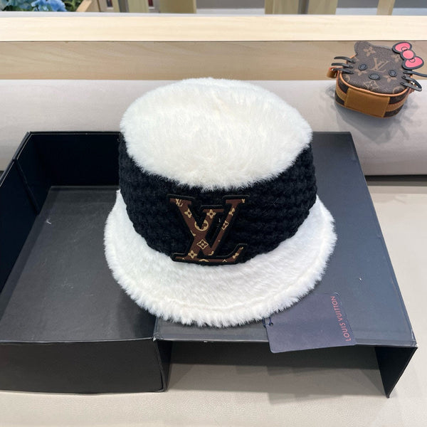CAPPELLO A SECCHIELLO IN LANA MISTO BIANCO E NERO 421040