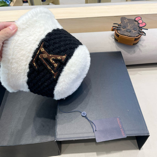 CAPPELLO A SECCHIELLO IN LANA MISTO BIANCO E NERO 421040