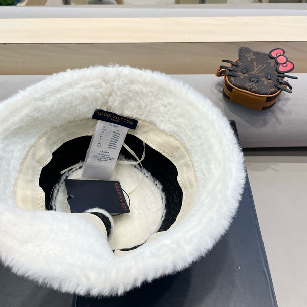 CAPPELLO A SECCHIELLO IN LANA MISTO BIANCO E NERO 421040