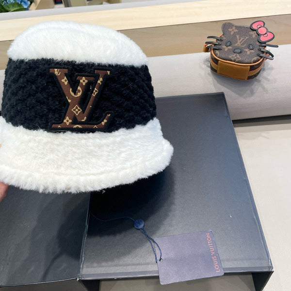 CAPPELLO A SECCHIELLO IN LANA MISTO BIANCO E NERO 421040