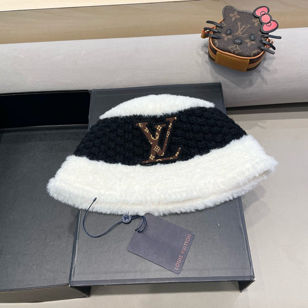 CAPPELLO A SECCHIELLO IN LANA MISTO BIANCO E NERO 421040