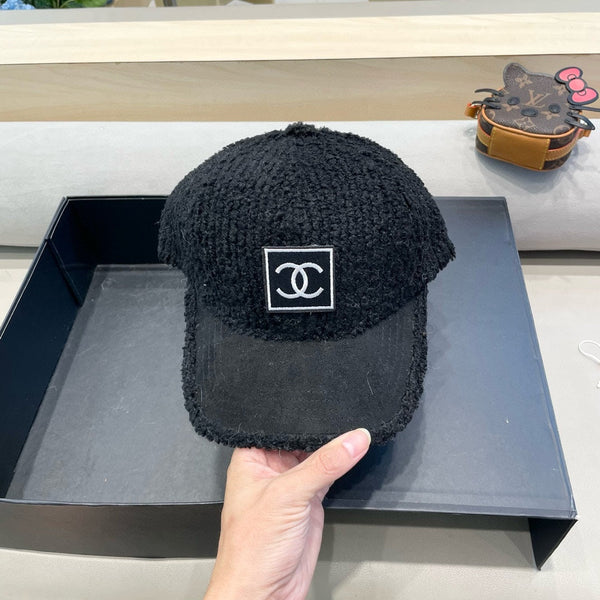 BASEBALL CAP IN BLACK SHEARLING 422433