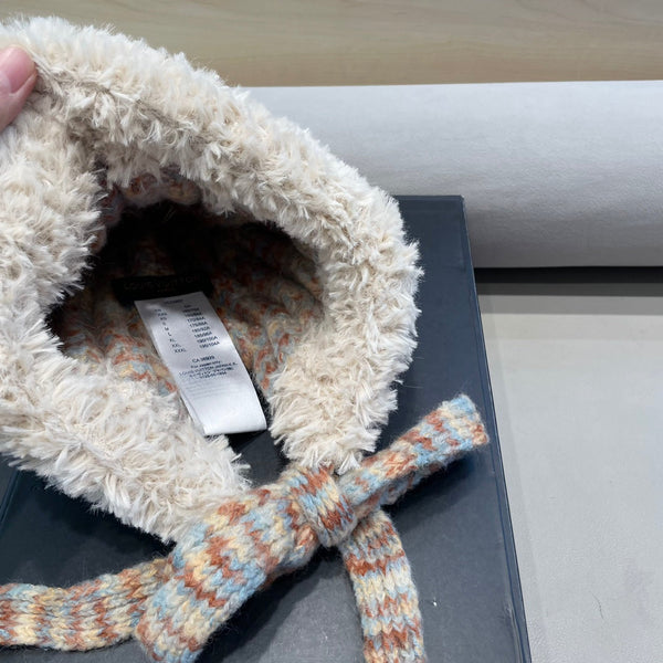 BERRETTO IN MAGLIA DI LANA COLORATA CON ORECCHIE DA ORSO CARINE 422497