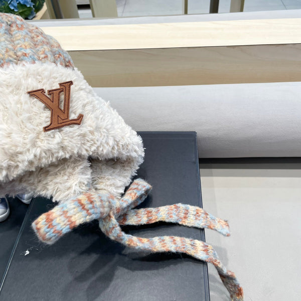 BERRETTO IN MAGLIA DI LANA COLORATA CON ORECCHIE DA ORSO CARINE 422497