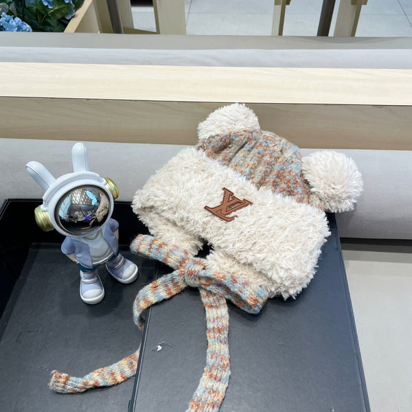 BERRETTO IN MAGLIA DI LANA COLORATA CON ORECCHIE DA ORSO CARINE 422497