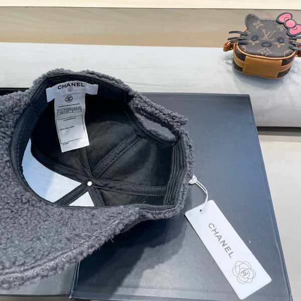 BASEBALL HAT IN MOUSE GRAY LAMB FUR 424254